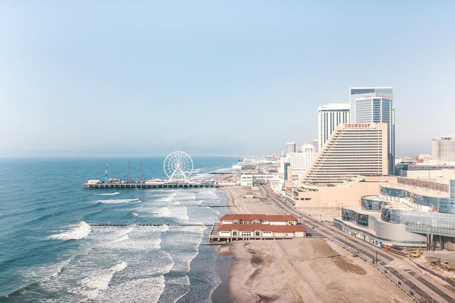 Astonishing Ocean Front Cozysuites At Showboat Apartment